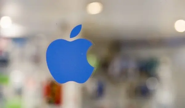 Apple yangi iPhone 6 smartfonlari uchun ikkita reklama roligini taqdim etdi (video)