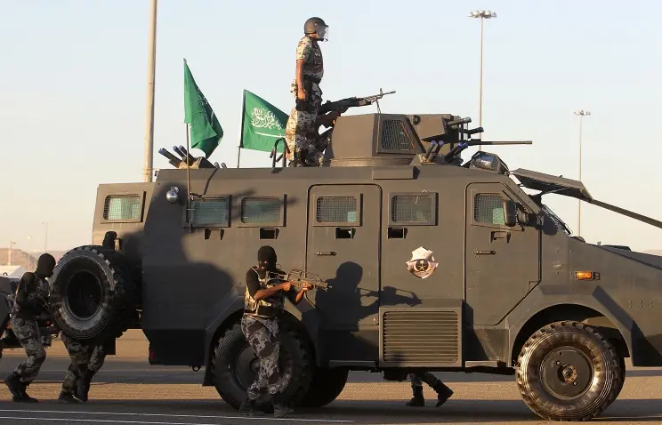 Saudiya Arabistoni Yaman bilan chegarasiga harbiy texnikalarni joylashtirmoqda