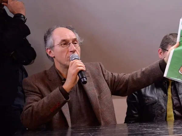 Charlie Hebdo bosh muharriri Kremlning ayblovlariga javob qildi