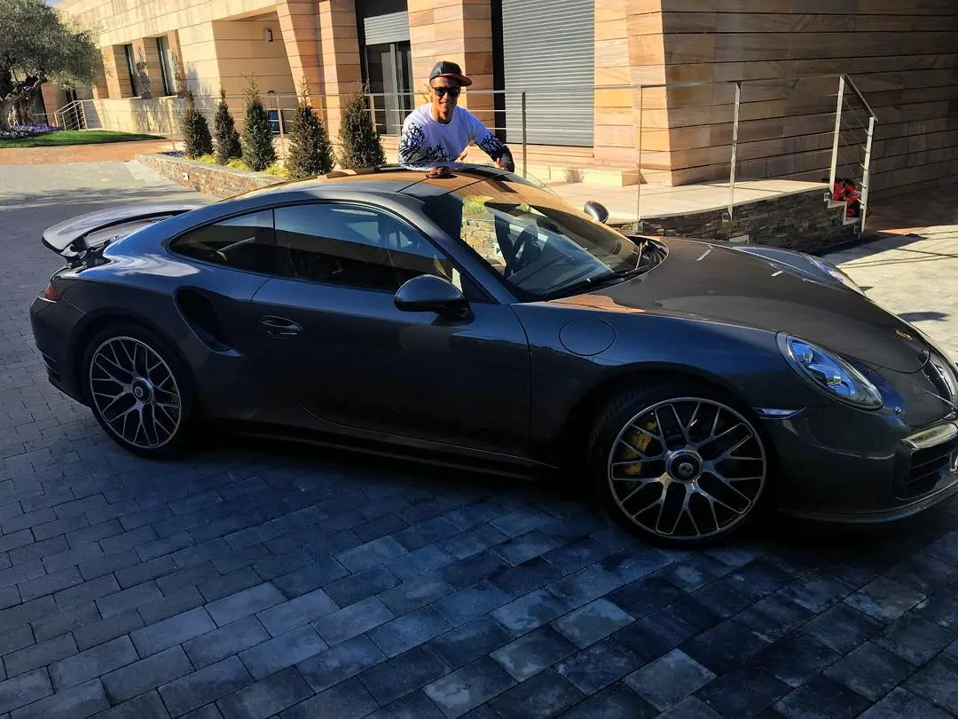 Роналду янги Porsche билан ўзини хурсанд қилди