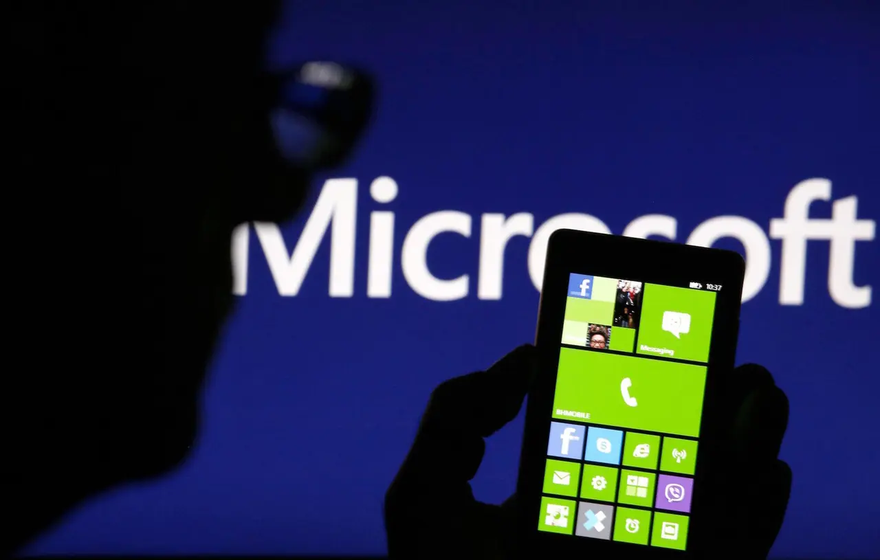 Microsoft яна уч мингга яқин ходимини ишдан бўшатади