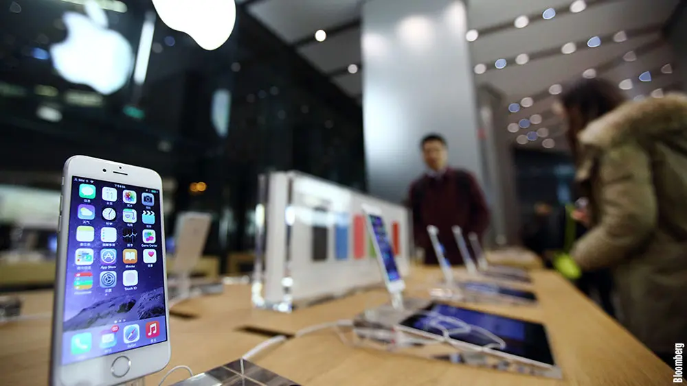 Apple iPhone sotuvi hajmi pasaygani, biroq foyda miqdori oshganini ma’lum qildi