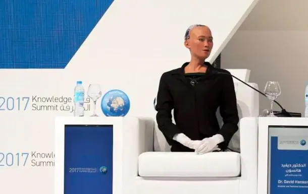 Saudiya fuqaroligini qabul qilgan robot Sofiya oila qurmoqchi