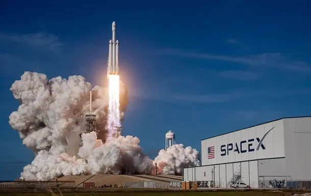 SpaceX raketa uchirilishiga bir yarim daqiqa qolganida parvozni bekor qildi
