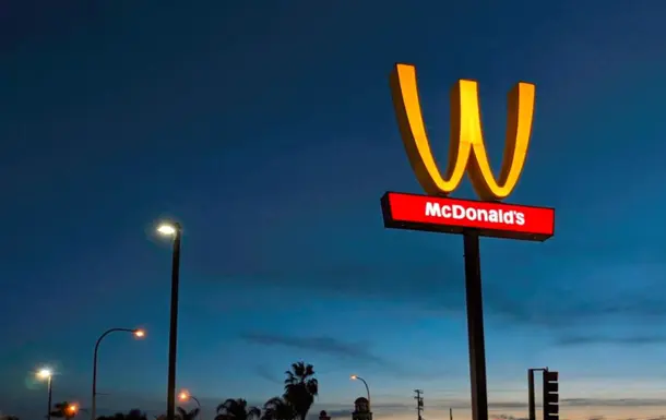 McDonald’s o‘z tarixida birinchi bor 8-mart munosabati bilan logotipini o‘zgartirdi