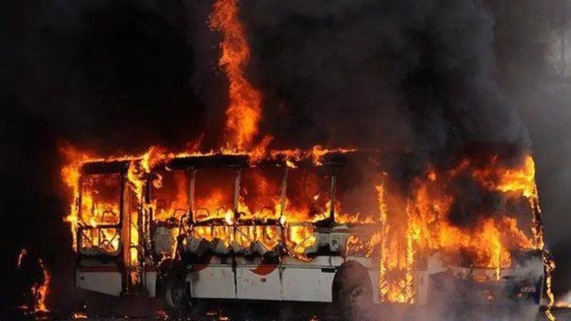 Buxoroda avtobus yonishi oqibatida 5 kishi halok bo‘ldi