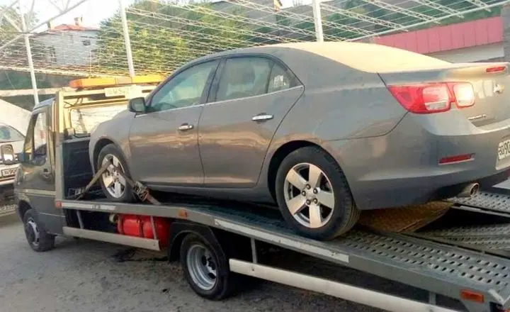 Samarqandda Malibu va Lacetti soliq qarzdorligi uchun sotildi