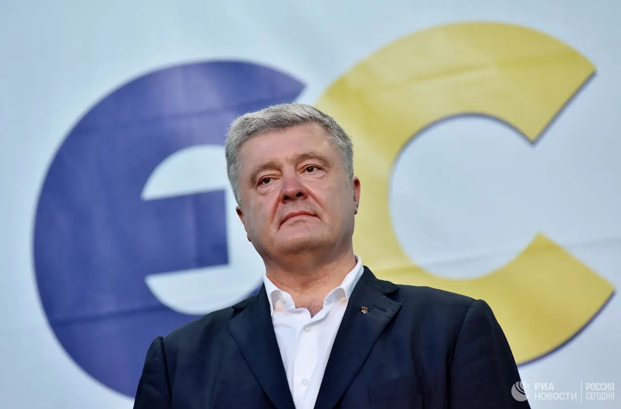 Poroshenko bankdan 34 million dollar naqd pul yechib olgani ma’lum bo‘ldi