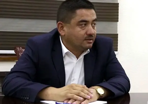 Andijon shahrining sobiq hokimi Dilmurod Rahmatullayev 30 ga yaqin holatda qonun talablariga zid hujjatlarni imzolagani ma’lum qilindi