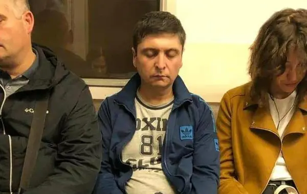 Киев метросида Зеленскийнинг қиёфадоши топилди