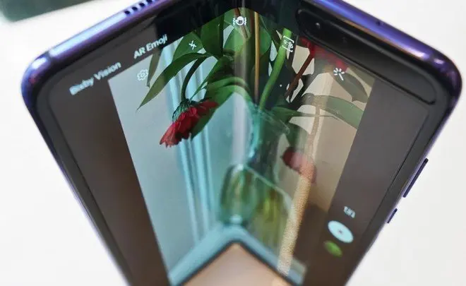 Samsung kvadrat shaklida yig‘iluvchi telefonni yaratish ustida ish boshladi