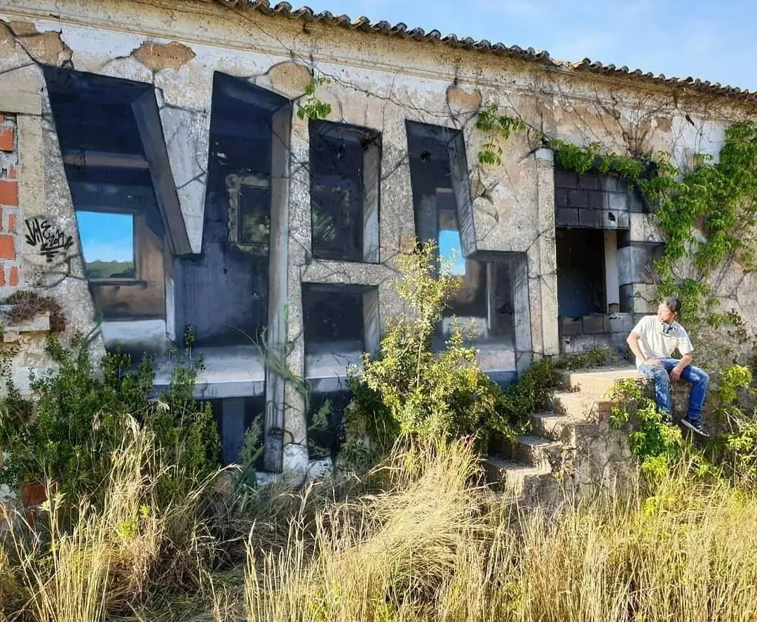 Fotogalereya: Portugaliyalik rassom devorlarga binoning ichki qismi ko‘ringandek qilib illyuziya chizadi