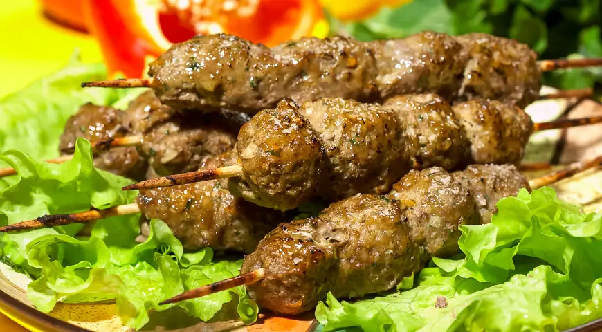 Iftorlikka to‘yimli va tez tayyor bo‘ladigan “lo‘la kabob”