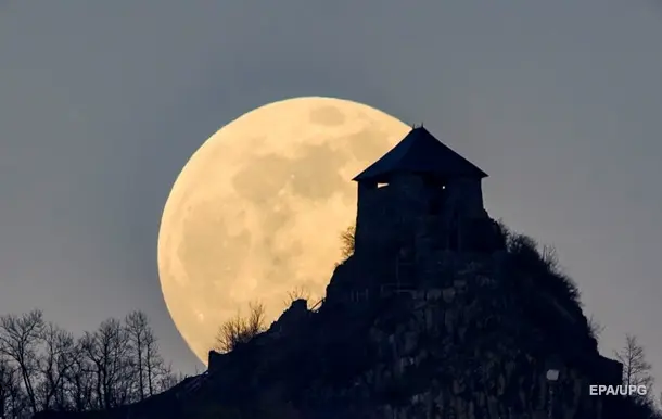Yer aholisi super Oy hodisasiga guvoh bo‘ldi (foto va video)