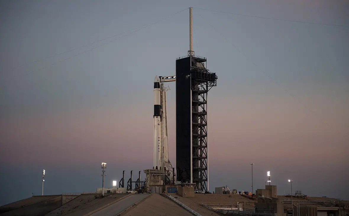 SpaceX’ning 60 ta sun’iy yo‘ldosh ortilgan Falcon 9 raketasi uchirilishi koronavirus sabab qoldirildi