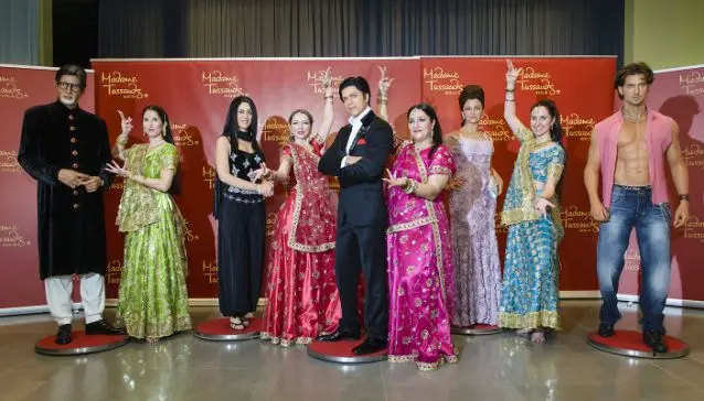 Madam Tyusso muzeyidagi Bollivud yulduzlarining aslidan farq qilmaydigan mum haykallari