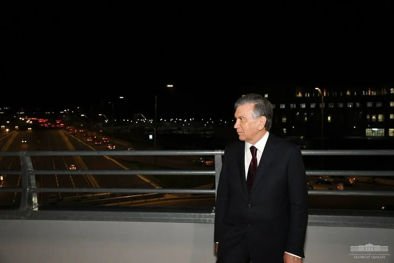 Shavkat Mirziyoyev uch pog‘onali yangi yo‘l o‘tkazgichni ko‘zdan kechirdi