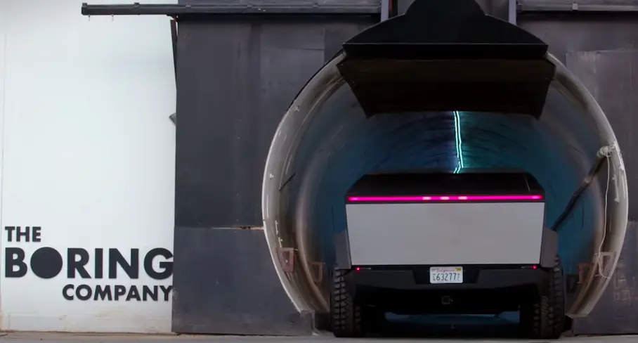 Ilon Mask Cybertruck pikapida yerosti tunneli bo‘ylab sayr qildi (video)