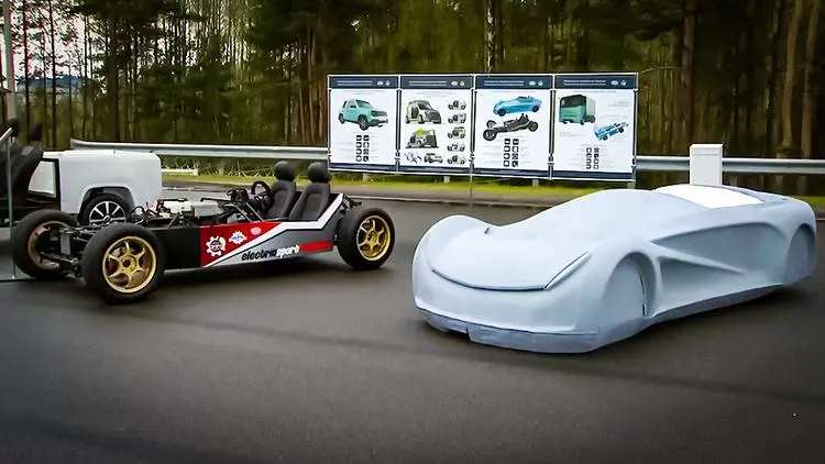 Lukashenko Belarusda yaratilgan Tesla “qotili” bilan tanishdi (video)