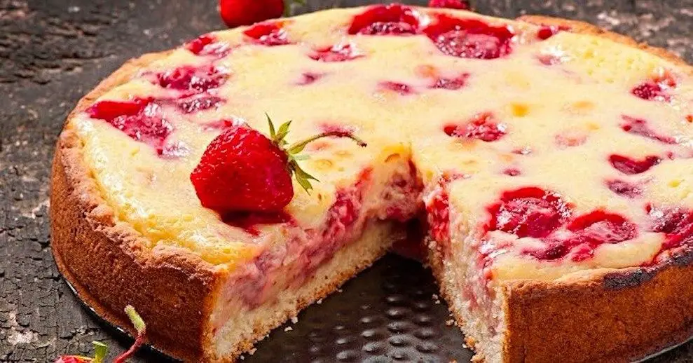 Iftorlik uchun qulupnayli pirog pishiramiz
