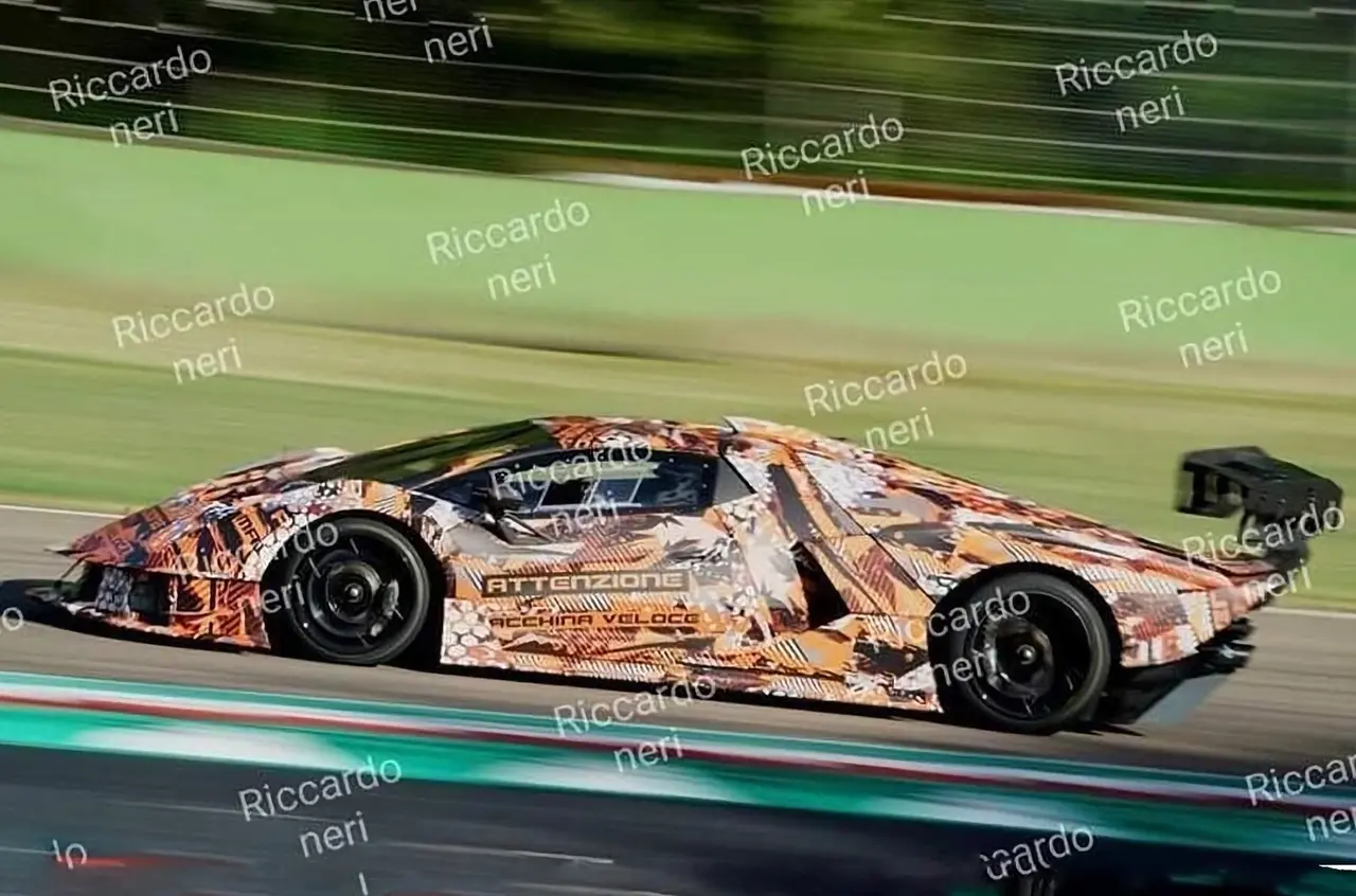 Yangi Lamborghini superkarining tashqi ko‘rinishi fosh etildi