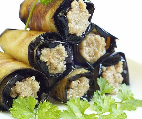 Kechki ovqatga baqlajondan yaxna taom tayyorlaymiz