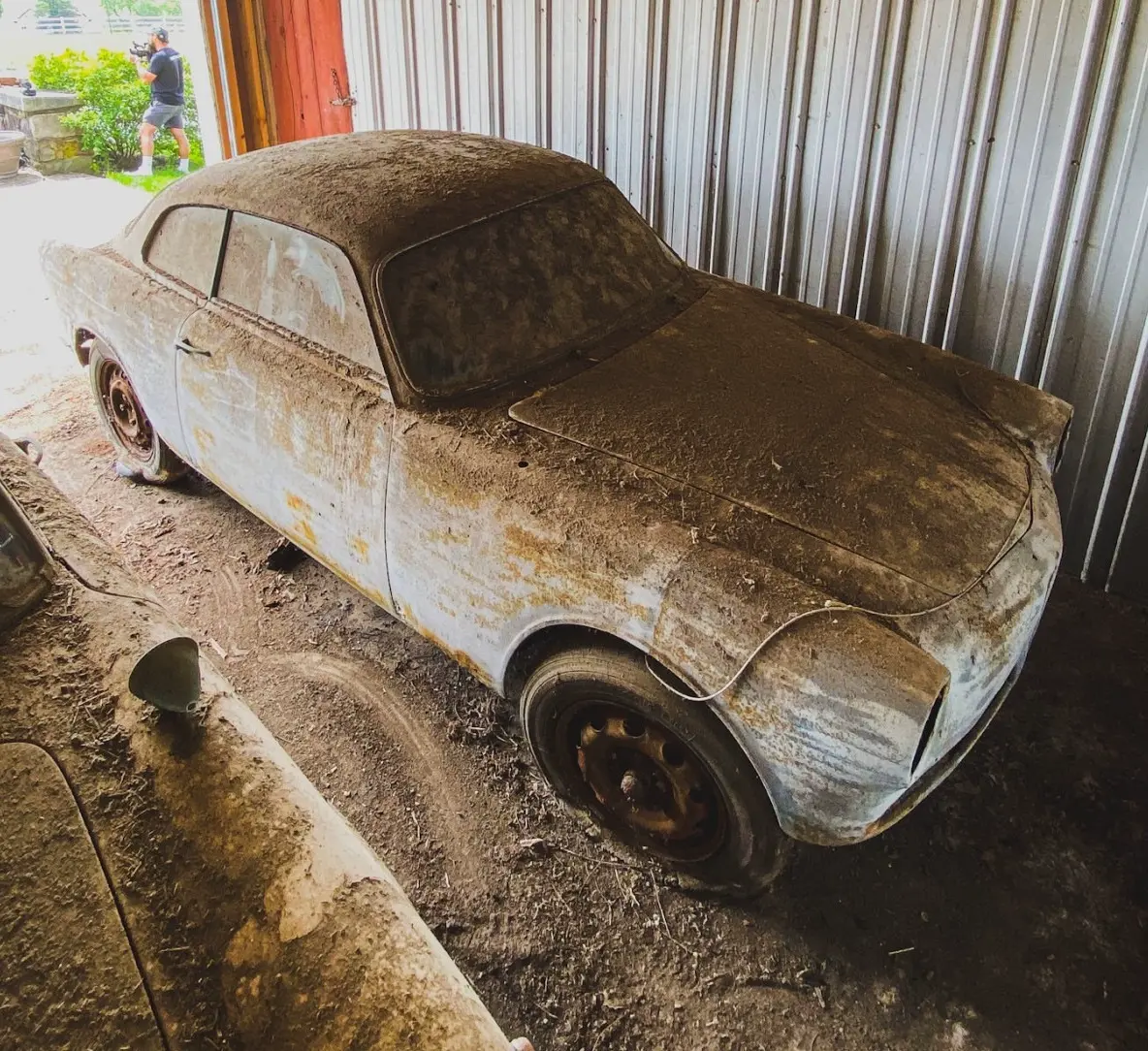 AQShdagi garajlarning biridan 40 yil harakatsiz saqlangan 5 ta Alfa Romeo kolleksiyasi topildi (foto)
