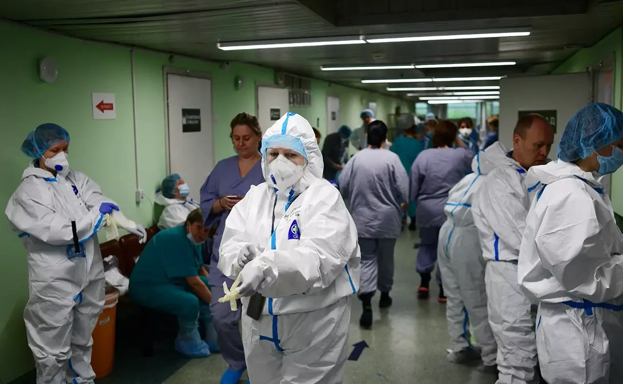 Rossiyada birinchi marta sutka davomida koronavirusga chalinganlar soni 15 ming kishidan oshdi