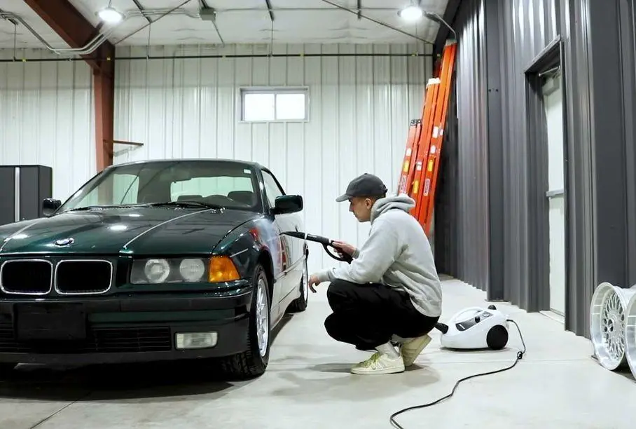 Video: 26 yillik BMW kabrioletini ideal holatga keltirish jarayoni