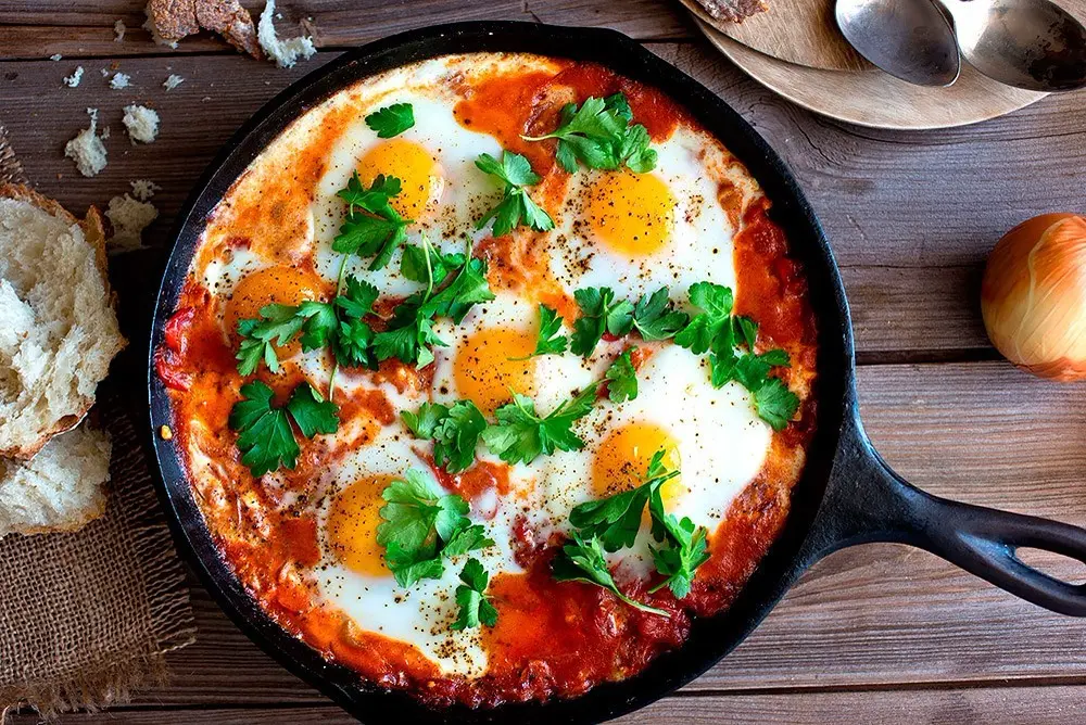 Qiyma qo‘shib tayyorlanadigan arabcha omlet — shakshuka retsepti
