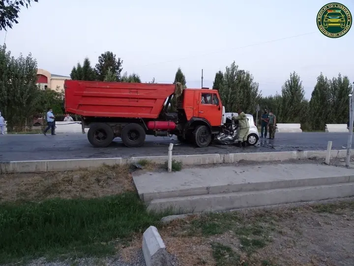 Farg‘onada Spark bilan “KamAz” to‘qnashdi. YTH oqibatida ikki kishi halok bo‘ldi