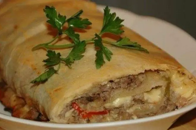 Qiyma, qo‘ziqorin va bulg‘or qalampiri yordamida “shtrudel” tayyorlaymiz