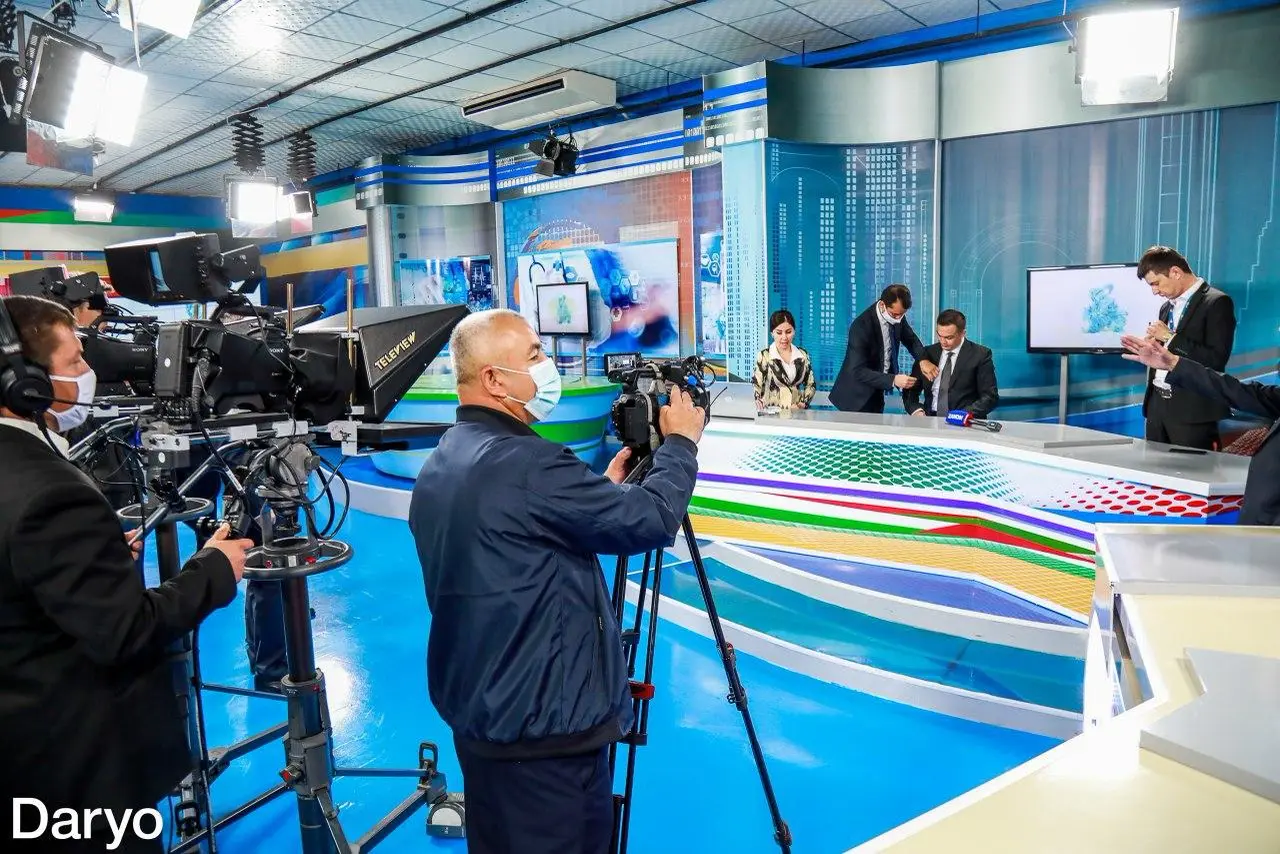 O‘zbekistonlik jurnalistlar Tojikiston televideniyesi faoliyati bilan tanishdi (foto)