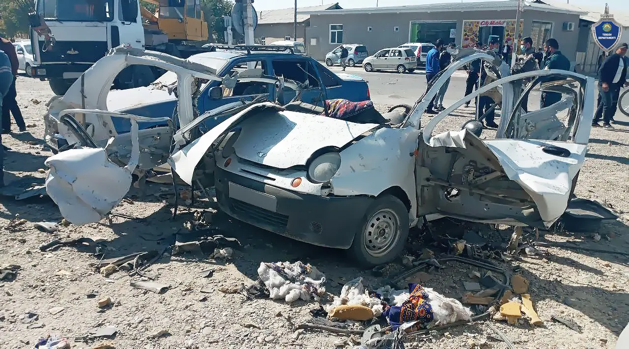Buxoroda Matiz’ning gaz balloni portlashi oqibatida ikkita mashinaga zarar yetdi