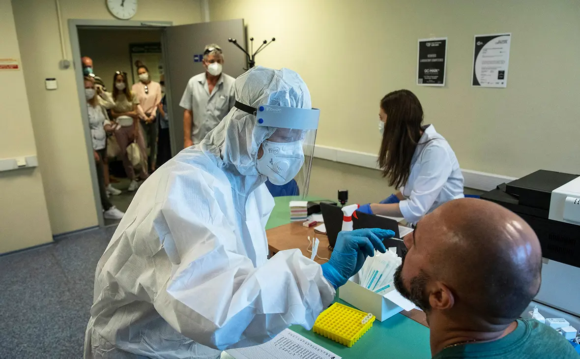 Buyuk Britaniyada ilk bor bir sutkada 55 mingdan ortiq odamda koronavirus aniqlandi
