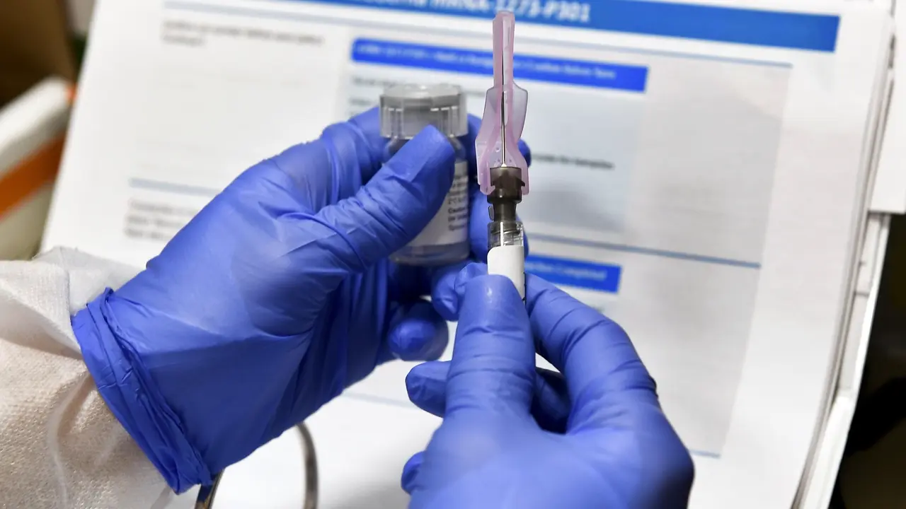 AstraZeneca va “Sputnik V” vaksinasi yaratuvchilari o‘z vaksinalarini birlashtirib sinovdan o‘tkazadi