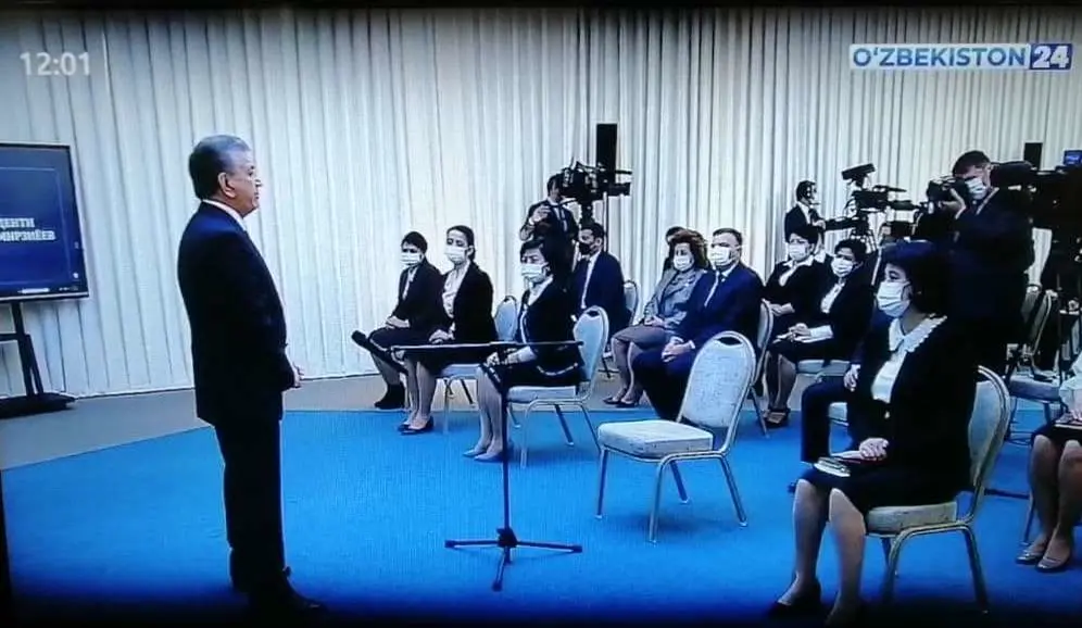 Shavkat Mirziyoyev tibbiyot xodimlari va o‘qituvchilar bilan uchrashdi
