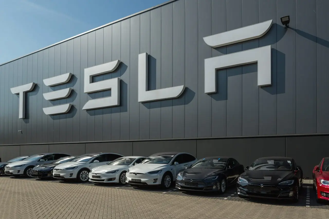 Tesla’ning kapitalizatsiyasi 500 milliard dollardan oshdi