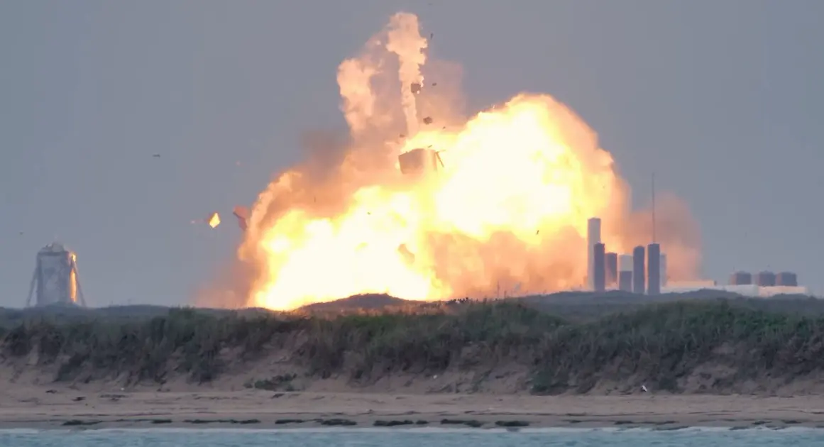 Starship raketasi prototipi vertikal qo‘nish imkoniyatini tekshirish vaqtida yerga urilib, portlab ketdi (video)