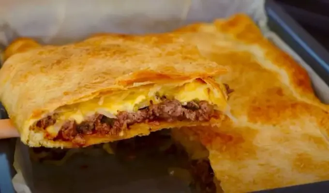Qatlamali xamirdan tezpishar go‘shtli pitssa-pirog tayyorlab ko‘ring