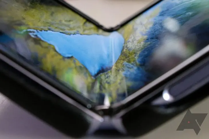 Samsung’dan navbatdagi omadsizlik: buklanuvchi smartfonlar sovuqqa bardosh bera olmayapti