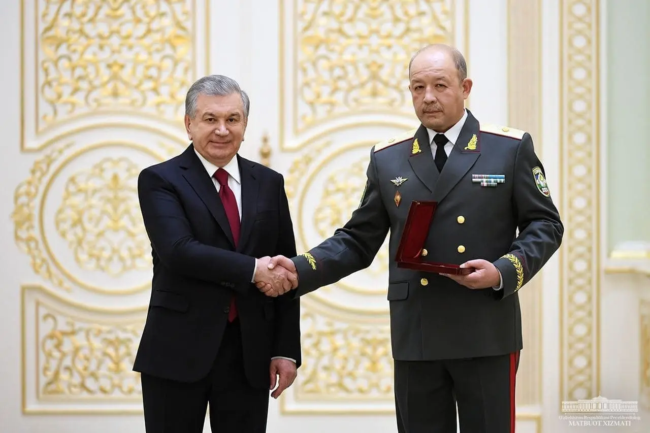Mudofaa vaziri Bahodir Qurbonov general-leytenant bo‘ldi