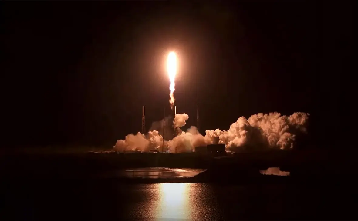 SpaceX raketasi 60 ta internet sun’iy yo‘ldoshi bilan koinotga uchirildi (video)