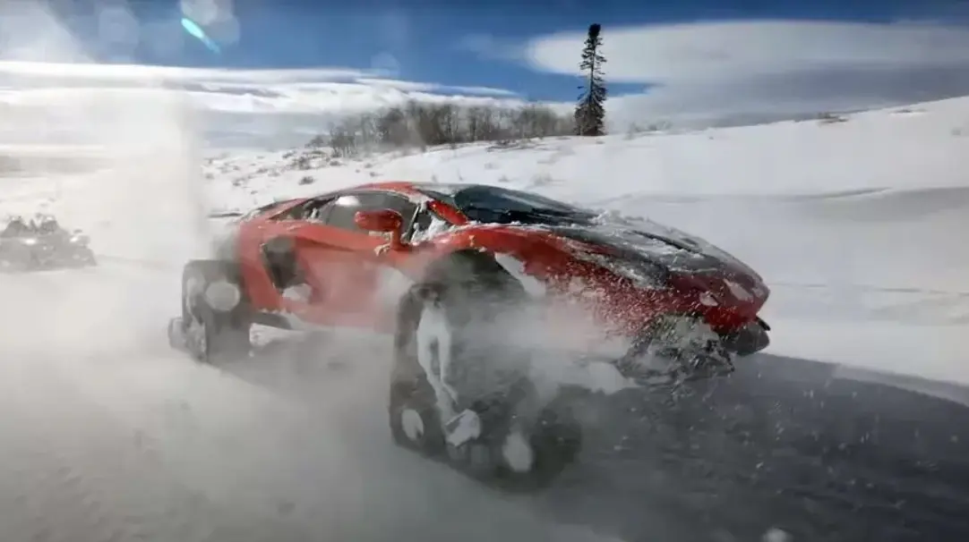 Lamborghini Aventador birinchi test vaqtidayoq qor uyumiga tiqilib qoldi (video)