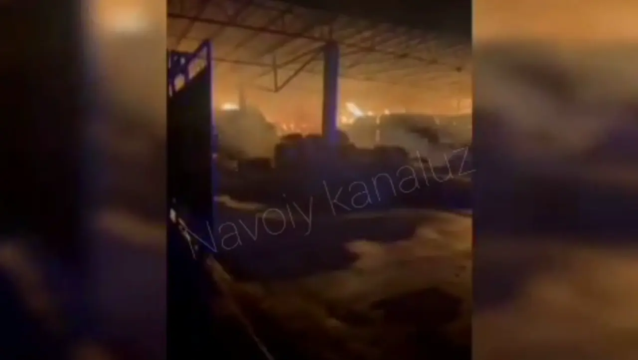 Navoiydagi omborxonada yuzaga kelgan yong‘in 8,5 soatdan so‘ng bartaraf etildi