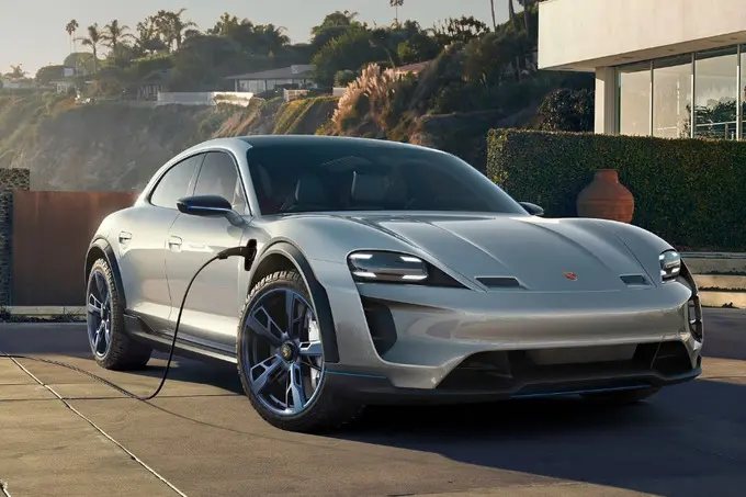 Porsche yo‘ltanlamas universali va elektrovelosipedlarini namoyish etdi