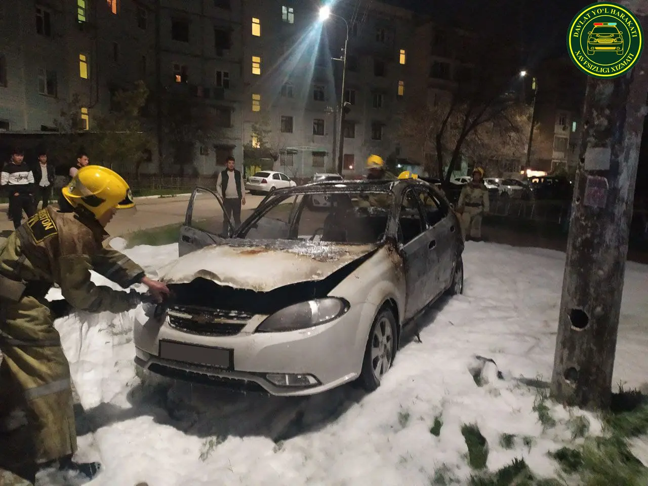 Toshkentda to‘xtab turgan Lacetti yonib ketdi (foto)