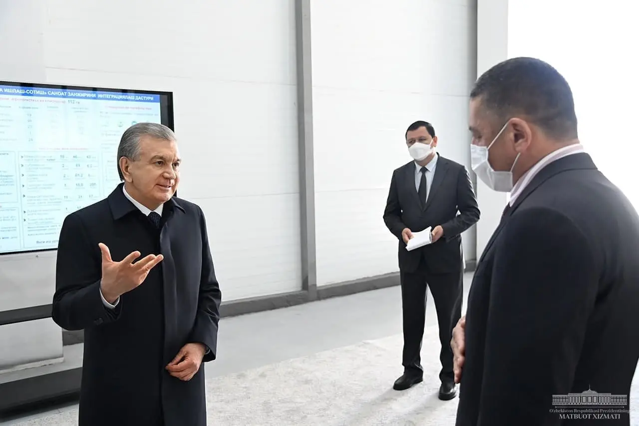 Shavkat Mirziyoyev sholi yetishtirib, uni qayta ishlaydigan “TST Rice” korxonasi bilan tanishdi