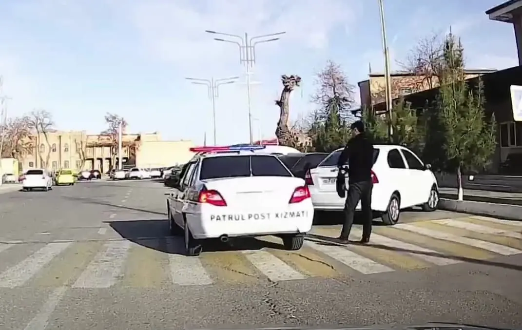 Buxoroda xizmat mashinasida yo‘l qoidasini buzgan PPX xodimi 735 ming so‘m jarimaga tortildi