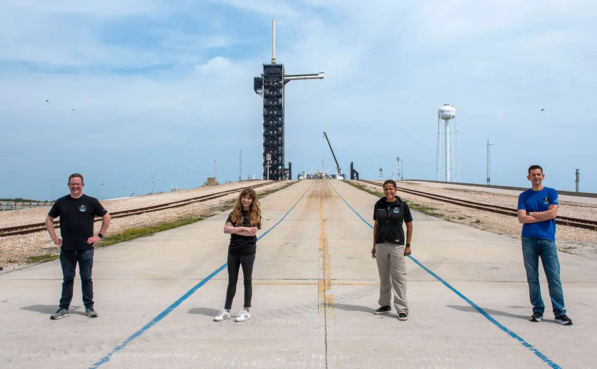 SpaceX’ning orbitaga xususiy parvozi pulini to‘lagan milliarder ekipajning qolgan 3 a’zosini tanlab oldi